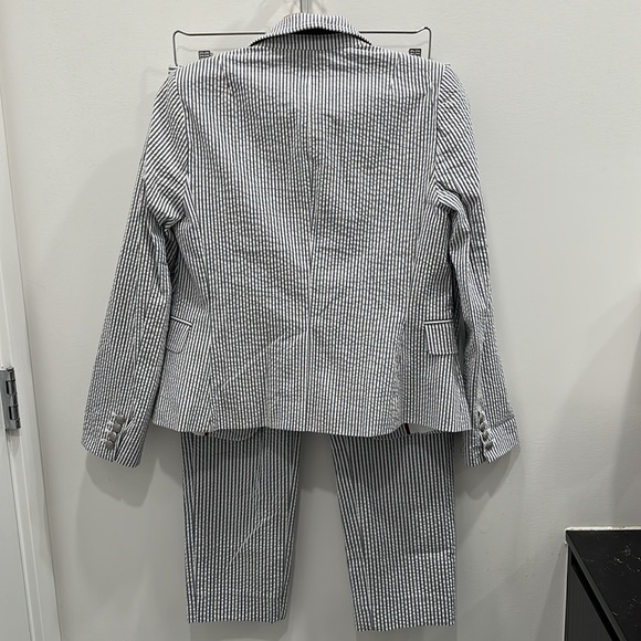 Banana Republic matching suit set - Picture 3 of 7